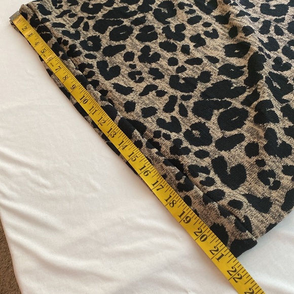 Dear Apple blouse cold shoulder long sleeves animal print round neckline Sz MED - Picture 4 of 8